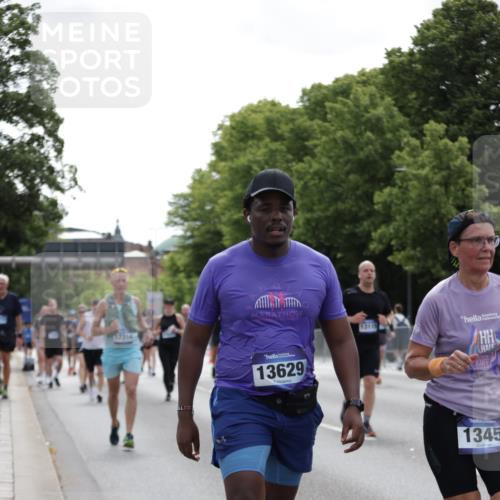 29.06.2025 - hella hamburg halbmarathon Jannik Wohlers http://msf.ph/oto/8141968 29.06.2025 10:44:05 Lombardsbrücke 1345, 1519, 2343, 2610, 3506, 4496, 4968, 5355, 5647, 5649, 6002, 7216, 7842, 8272, 9397, 9536, 10006, 10303, 10304, 10416, 11825, 12322, 12409, 12803, 12995, 13262, 13288, 13330, 13390, 13906, 14091, 14123, 14350, 14654, 14971, 15646, 16232, 16805, 17273, 17314, 17968, 18454, 18459 meine-sportfotos.de