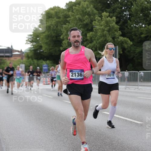 29.06.2025 - hella hamburg halbmarathon Jannik Wohlers http://msf.ph/oto/8141969 29.06.2025 10:07:12 Lombardsbrücke 1173, 1893, 2032, 2136, 2190, 3922, 4502, 4550, 6196, 7019, 7760, 9967, 10212, 11114, 11394, 11641, 12378, 15051, 15673, 16241, 17062, 18721, 19134 meine-sportfotos.de