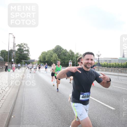 29.06.2025 - hella hamburg halbmarathon Jannik Wohlers http://msf.ph/oto/8141973 29.06.2025 09:45:05 Lombardsbrücke 57, 1758, 1990, 2689, 3043, 4050, 4129, 4679, 4698, 4749, 5070, 5328, 5746, 5826, 6358, 7272, 7389, 7481, 7651, 7723, 8209, 8883, 9137, 9381, 9571, 9634, 10017, 10171, 11413, 11857, 12234, 12691, 12988, 13618, 14028, 14395, 14466, 14784, 15621, 15672, 15826, 15887, 16711, 17151, 17175, 17374, 17802, 18099, 18102, 18177, 18692, 19194, 19202, 19203, 19204 meine-sportfotos.de