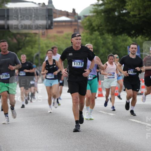 29.06.2025 - hella hamburg halbmarathon Jannik Wohlers http://msf.ph/oto/8141996 29.06.2025 10:07:14 Lombardsbrücke 1173, 1893, 2032, 2136, 2190, 3922, 4502, 4550, 5100, 6196, 6918, 7019, 7760, 9967, 10212, 10703, 11114, 11394, 11641, 12378, 15051, 15673, 16241, 16539, 18270, 18721, 19134 meine-sportfotos.de