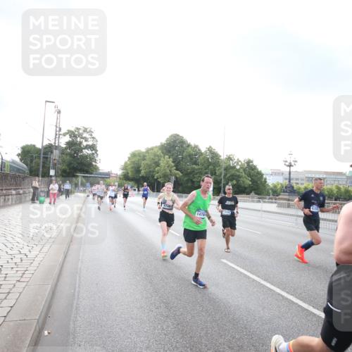 29.06.2025 - hella hamburg halbmarathon Jannik Wohlers http://msf.ph/oto/8141998 29.06.2025 09:45:05 Lombardsbrücke 57, 1758, 1990, 2689, 3043, 4050, 4129, 4679, 4698, 4749, 5070, 5328, 5746, 5826, 6358, 7272, 7389, 7481, 7651, 7723, 8209, 8883, 9137, 9381, 9571, 9634, 10017, 10171, 11413, 11857, 12234, 12691, 12988, 13618, 14028, 14395, 14466, 14784, 15621, 15672, 15826, 15887, 16711, 17151, 17175, 17374, 17802, 18099, 18102, 18177, 18692, 19194, 19202, 19203, 19204 meine-sportfotos.de