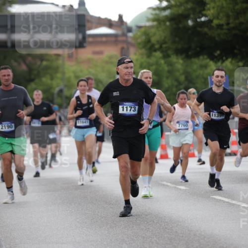 29.06.2025 - hella hamburg halbmarathon Jannik Wohlers http://msf.ph/oto/8142002 29.06.2025 10:07:14 Lombardsbrücke 1173, 1893, 2032, 2136, 2190, 3922, 4502, 4550, 5100, 6196, 6918, 7019, 7760, 9967, 10212, 10703, 11114, 11394, 11641, 12378, 15051, 15673, 16241, 16539, 18270, 18721, 19134 meine-sportfotos.de