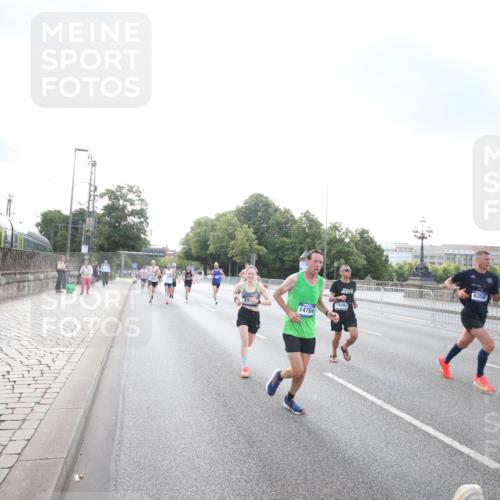 29.06.2025 - hella hamburg halbmarathon Jannik Wohlers http://msf.ph/oto/8142004 29.06.2025 09:45:05 Lombardsbrücke 57, 1758, 1990, 2689, 3043, 4050, 4129, 4679, 4698, 4749, 5070, 5328, 5746, 5826, 6358, 7272, 7389, 7481, 7651, 7723, 8209, 8883, 9137, 9381, 9571, 9634, 10017, 10171, 11413, 11857, 12234, 12691, 12988, 13618, 14028, 14395, 14466, 14784, 15621, 15672, 15826, 15887, 16711, 17151, 17175, 17374, 17802, 18099, 18102, 18177, 18692, 19194, 19202, 19203, 19204 meine-sportfotos.de