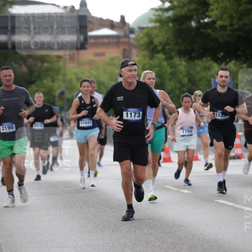 29.06.2025 - hella hamburg halbmarathon Jannik Wohlers http://msf.ph/oto/8142007 29.06.2025 10:07:14 Lombardsbrücke 1173, 1893, 2032, 2136, 2190, 3922, 4502, 4550, 5100, 6196, 6918, 7019, 7760, 9967, 10212, 10703, 11114, 11394, 11641, 12378, 15051, 15673, 16241, 16539, 18270, 18721, 19134 meine-sportfotos.de