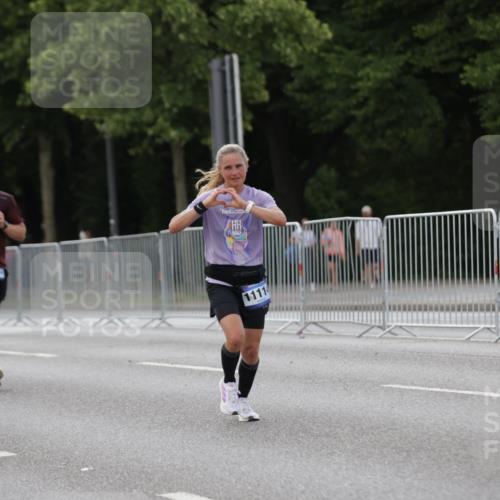 29.06.2025 - hella hamburg halbmarathon Jannik Wohlers http://msf.ph/oto/8142012 29.06.2025 10:07:16 Lombardsbrücke 1173, 1893, 2136, 2190, 3922, 4502, 5100, 6196, 6918, 7019, 7760, 9071, 9967, 10212, 10703, 11114, 11394, 11641, 12378, 16241, 16539, 16915, 18270, 18721, 19134 meine-sportfotos.de