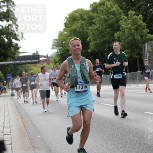 29.06.2025 - hella hamburg halbmarathon Jannik Wohlers http://msf.ph/oto/8142013 29.06.2025 10:44:08 Lombardsbrücke 1345, 2343, 2610, 3506, 4215, 4496, 4968, 5355, 5647, 5649, 6002, 7216, 9397, 9536, 10006, 10303, 10304, 10416, 11825, 12322, 12409, 13262, 13288, 13330, 13390, 13906, 14091, 14123, 14350, 14654, 14681, 14971, 15646, 16232, 16805, 17273, 17314, 17968, 18454, 18459, 19133 meine-sportfotos.de