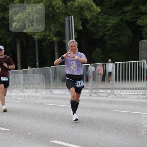 29.06.2025 - hella hamburg halbmarathon Jannik Wohlers http://msf.ph/oto/8142014 29.06.2025 10:07:16 Lombardsbrücke 1173, 1893, 2136, 2190, 3922, 4502, 5100, 6196, 6918, 7019, 7760, 9071, 9967, 10212, 10703, 11114, 11394, 11641, 12378, 16241, 16539, 16915, 18270, 18721, 19134 meine-sportfotos.de