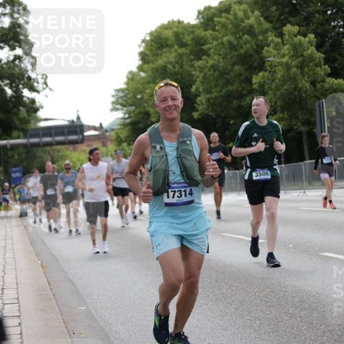 29.06.2025 - hella hamburg halbmarathon Jannik Wohlers http://msf.ph/oto/8142015 29.06.2025 10:44:08 Lombardsbrücke 1345, 2343, 2610, 3506, 4215, 4496, 4968, 5355, 5647, 5649, 6002, 7216, 9397, 9536, 10006, 10303, 10304, 10416, 11825, 12322, 12409, 13262, 13288, 13330, 13390, 13906, 14091, 14123, 14350, 14654, 14681, 14971, 15646, 16232, 16805, 17273, 17314, 17968, 18454, 18459, 19133 meine-sportfotos.de