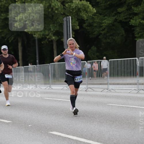 29.06.2025 - hella hamburg halbmarathon Jannik Wohlers http://msf.ph/oto/8142020 29.06.2025 10:07:16 Lombardsbrücke 1173, 1893, 2136, 2190, 3922, 4502, 5100, 6196, 6918, 7019, 7760, 9071, 9967, 10212, 10703, 11114, 11394, 11641, 12378, 16241, 16539, 16915, 18270, 18721, 19134 meine-sportfotos.de