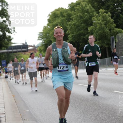 29.06.2025 - hella hamburg halbmarathon Jannik Wohlers http://msf.ph/oto/8142021 29.06.2025 10:44:09 Lombardsbrücke 1345, 2674, 3506, 4215, 4496, 4968, 5355, 5647, 5649, 6002, 7216, 9331, 9333, 9397, 9536, 10006, 10303, 10304, 10416, 11825, 12409, 13262, 13288, 13330, 13390, 13906, 14091, 14123, 14350, 14681, 14971, 15646, 16232, 16805, 17273, 17314, 17372, 17968, 18454, 18459, 19133 meine-sportfotos.de