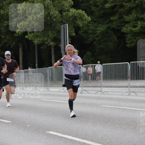 29.06.2025 - hella hamburg halbmarathon Jannik Wohlers http://msf.ph/oto/8142026 29.06.2025 10:07:16 Lombardsbrücke 1173, 1893, 2136, 2190, 3922, 4502, 5100, 6196, 6918, 7019, 7760, 9071, 9967, 10212, 10703, 11114, 11394, 11641, 12378, 16241, 16539, 16915, 18270, 18721, 19134 meine-sportfotos.de
