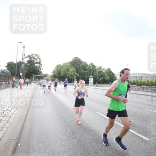 29.06.2025 - hella hamburg halbmarathon Jannik Wohlers http://msf.ph/oto/8142032 29.06.2025 09:45:05 Lombardsbrücke 57, 1758, 1990, 2689, 3043, 4050, 4129, 4679, 4698, 4749, 5070, 5328, 5746, 5826, 6358, 7272, 7389, 7481, 7651, 7723, 8209, 8883, 9137, 9381, 9571, 9634, 10017, 10171, 11413, 11857, 12234, 12691, 12988, 13618, 14028, 14395, 14466, 14784, 15621, 15672, 15826, 15887, 16711, 17151, 17175, 17374, 17802, 18099, 18102, 18177, 18692, 19194, 19202, 19203, 19204 meine-sportfotos.de