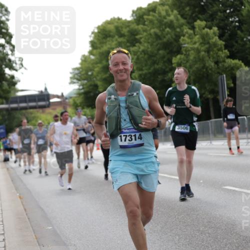 29.06.2025 - hella hamburg halbmarathon Jannik Wohlers http://msf.ph/oto/8142035 29.06.2025 10:44:09 Lombardsbrücke 1345, 2674, 3506, 4215, 4496, 4968, 5355, 5647, 5649, 6002, 7216, 9331, 9333, 9397, 9536, 10006, 10303, 10304, 10416, 11825, 12409, 13262, 13288, 13330, 13390, 13906, 14091, 14123, 14350, 14681, 14971, 15646, 16232, 16805, 17273, 17314, 17372, 17968, 18454, 18459, 19133 meine-sportfotos.de
