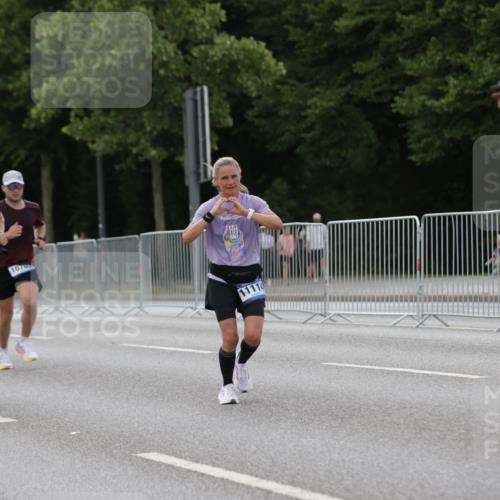 29.06.2025 - hella hamburg halbmarathon Jannik Wohlers http://msf.ph/oto/8142036 29.06.2025 10:07:16 Lombardsbrücke 1173, 1893, 2136, 2190, 3922, 4502, 5100, 6196, 6918, 7019, 7760, 9071, 9967, 10212, 10703, 11114, 11394, 11641, 12378, 16241, 16539, 16915, 18270, 18721, 19134 meine-sportfotos.de