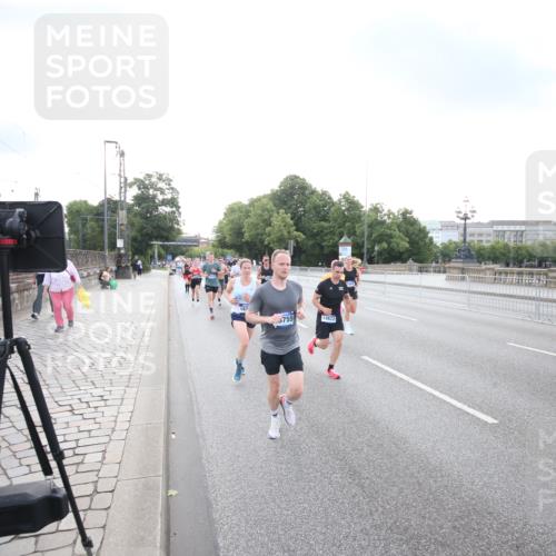 29.06.2025 - hella hamburg halbmarathon Jannik Wohlers http://msf.ph/oto/8142037 29.06.2025 09:45:20 Lombardsbrücke 1686, 1707, 2689, 4129, 4679, 5187, 5550, 6878, 7965, 8190, 10017, 10270, 10484, 10876, 11120, 12232, 12308, 12691, 13066, 13343, 13618, 13686, 14395, 14466, 14549, 14622, 15826, 15887, 16712, 16724, 16755, 17117, 17151, 17191, 17197, 18135, 18177 meine-sportfotos.de