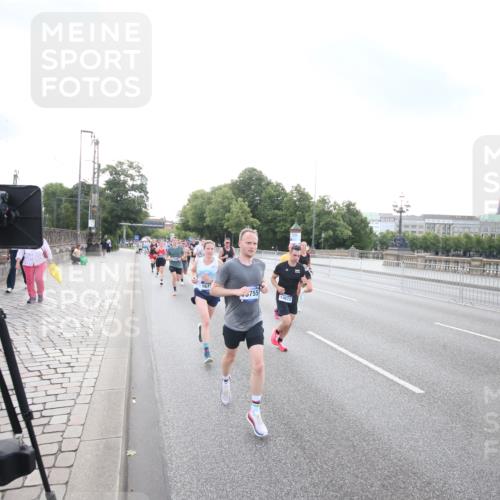 29.06.2025 - hella hamburg halbmarathon Jannik Wohlers http://msf.ph/oto/8142041 29.06.2025 09:45:20 Lombardsbrücke 1686, 1707, 2689, 4129, 4679, 5187, 5550, 6878, 7965, 8190, 10017, 10270, 10484, 10876, 11120, 12232, 12308, 12691, 13066, 13343, 13618, 13686, 14395, 14466, 14549, 14622, 15826, 15887, 16712, 16724, 16755, 17117, 17151, 17191, 17197, 18135, 18177 meine-sportfotos.de