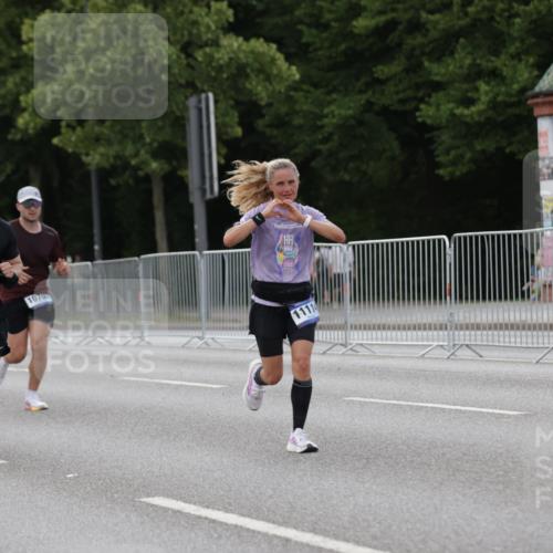 29.06.2025 - hella hamburg halbmarathon Jannik Wohlers http://msf.ph/oto/8142047 29.06.2025 10:07:17 Lombardsbrücke 1173, 1893, 2136, 2190, 3922, 4502, 5100, 6196, 6918, 7019, 7760, 9071, 9967, 10212, 10703, 11114, 11394, 11641, 12378, 16241, 16539, 16915, 18270, 18721, 19134 meine-sportfotos.de