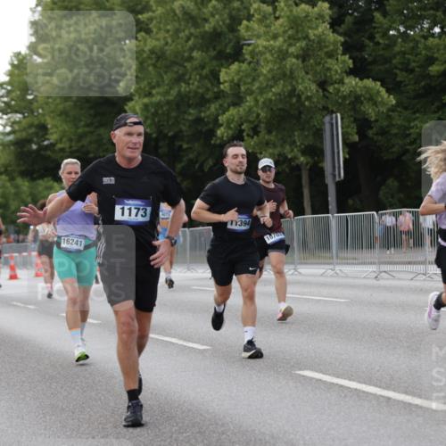 29.06.2025 - hella hamburg halbmarathon Jannik Wohlers http://msf.ph/oto/8142052 29.06.2025 10:07:17 Lombardsbrücke 1173, 1893, 2136, 2190, 3922, 4502, 5100, 6196, 6918, 7019, 7760, 9071, 9967, 10212, 10703, 11114, 11394, 11641, 12378, 16241, 16539, 16915, 18270, 18721, 19134 meine-sportfotos.de
