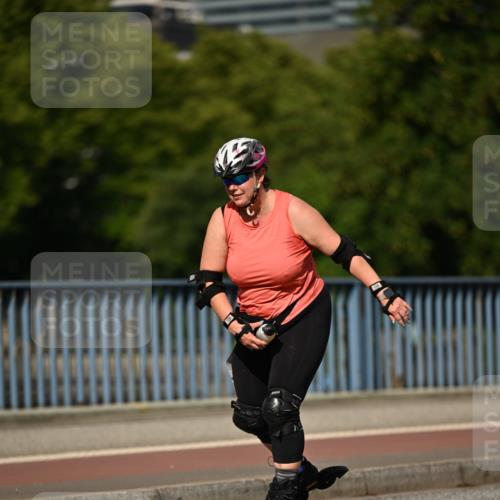 29.06.2025 - hella hamburg halbmarathon Dr. Thomas Lammeyer http://msf.ph/oto/8142064 29.06.2025 09:08:01 Kennedybrücke  meine-sportfotos.de