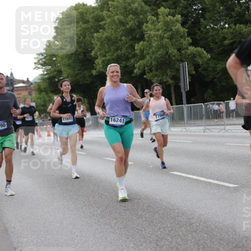 29.06.2025 - hella hamburg halbmarathon Jannik Wohlers http://msf.ph/oto/8142095 29.06.2025 10:07:19 Lombardsbrücke 1173, 2136, 2190, 2309, 3328, 3922, 4502, 5100, 6918, 7019, 7760, 9071, 9966, 10212, 10703, 11114, 11394, 11641, 12378, 12789, 16241, 16539, 16915, 18270, 18721, 19134 meine-sportfotos.de