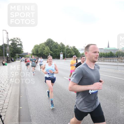 29.06.2025 - hella hamburg halbmarathon Jannik Wohlers http://msf.ph/oto/8142096 29.06.2025 09:45:21 Lombardsbrücke 1686, 1707, 2689, 4129, 4679, 5187, 5550, 6878, 7965, 8190, 10017, 10270, 10484, 10876, 11120, 12232, 12308, 12691, 13066, 13343, 13618, 13686, 14466, 14549, 14622, 15826, 15887, 16712, 16724, 16755, 17117, 17151, 17191, 17197, 18135, 18177 meine-sportfotos.de