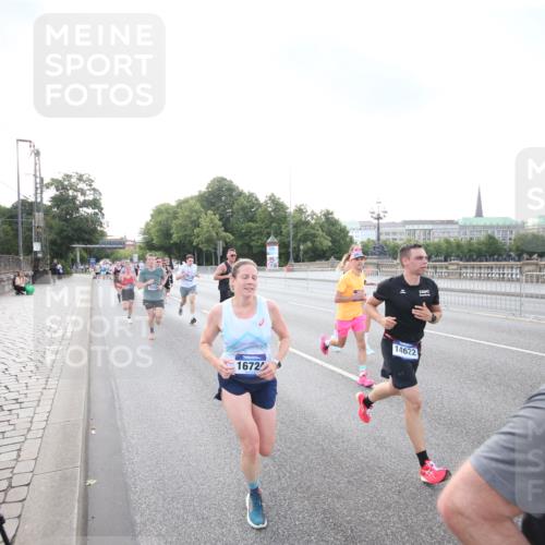 29.06.2025 - hella hamburg halbmarathon Jannik Wohlers http://msf.ph/oto/8142112 29.06.2025 09:45:21 Lombardsbrücke 1686, 1707, 2689, 4129, 4679, 5187, 5550, 6878, 7965, 8190, 10017, 10270, 10484, 10876, 11120, 12232, 12308, 12691, 13066, 13343, 13618, 13686, 14466, 14549, 14622, 15826, 15887, 16712, 16724, 16755, 17117, 17151, 17191, 17197, 18135, 18177 meine-sportfotos.de