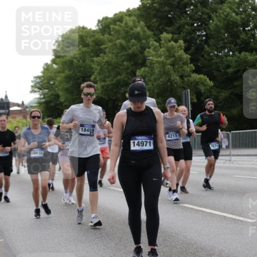 29.06.2025 - hella hamburg halbmarathon Jannik Wohlers http://msf.ph/oto/8142115 29.06.2025 10:44:14 Lombardsbrücke 2674, 3506, 4215, 4968, 5355, 5649, 6002, 7216, 9084, 9085, 9331, 9333, 9397, 9536, 10006, 10303, 10304, 10416, 11272, 12318, 12409, 13262, 13288, 14350, 14681, 14971, 16232, 16577, 17372, 18454, 18459, 19133 meine-sportfotos.de
