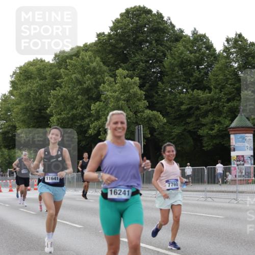 29.06.2025 - hella hamburg halbmarathon Jannik Wohlers http://msf.ph/oto/8142120 29.06.2025 10:07:20 Lombardsbrücke 1079, 1173, 2136, 2190, 2309, 3328, 3922, 4502, 5100, 6918, 7019, 7760, 9071, 9966, 10212, 10703, 11114, 11394, 11641, 12378, 12789, 16241, 16539, 16915, 18270, 18721, 19134 meine-sportfotos.de