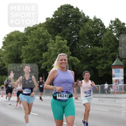 29.06.2025 - hella hamburg halbmarathon Jannik Wohlers http://msf.ph/oto/8142127 29.06.2025 10:07:20 Lombardsbrücke 1079, 1173, 2136, 2190, 2309, 3328, 3922, 4502, 5100, 6918, 7019, 7760, 9071, 9966, 10212, 10703, 11114, 11394, 11641, 12378, 12789, 16241, 16539, 16915, 18270, 18721, 19134 meine-sportfotos.de