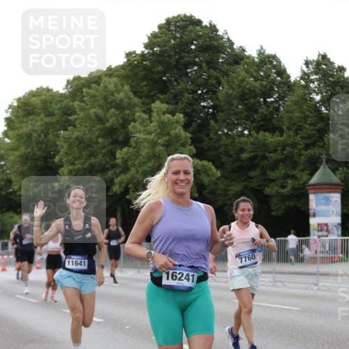 29.06.2025 - hella hamburg halbmarathon Jannik Wohlers http://msf.ph/oto/8142131 29.06.2025 10:07:20 Lombardsbrücke 1079, 1173, 2136, 2190, 2309, 3328, 3922, 4502, 5100, 6918, 7019, 7760, 9071, 9966, 10212, 10703, 11114, 11394, 11641, 12378, 12789, 16241, 16539, 16915, 18270, 18721, 19134 meine-sportfotos.de