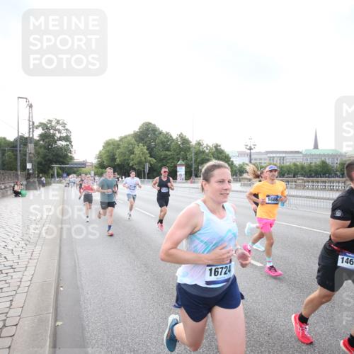 29.06.2025 - hella hamburg halbmarathon Jannik Wohlers http://msf.ph/oto/8142136 29.06.2025 09:45:22 Lombardsbrücke 1686, 1707, 2689, 4679, 5187, 5550, 6878, 7880, 7965, 8190, 10017, 10270, 10484, 10876, 11120, 12232, 12308, 12691, 13066, 13167, 13343, 13618, 13686, 14466, 14549, 14622, 15507, 15826, 15887, 16712, 16724, 16755, 17117, 17151, 17191, 17197, 18135, 18177 meine-sportfotos.de