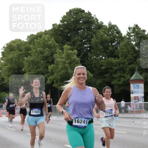 29.06.2025 - hella hamburg halbmarathon Jannik Wohlers http://msf.ph/oto/8142140 29.06.2025 10:07:20 Lombardsbrücke 1079, 1173, 2136, 2190, 2309, 3328, 3922, 4502, 5100, 6918, 7019, 7760, 9071, 9966, 10212, 10703, 11114, 11394, 11641, 12378, 12789, 16241, 16539, 16915, 18270, 18721, 19134 meine-sportfotos.de