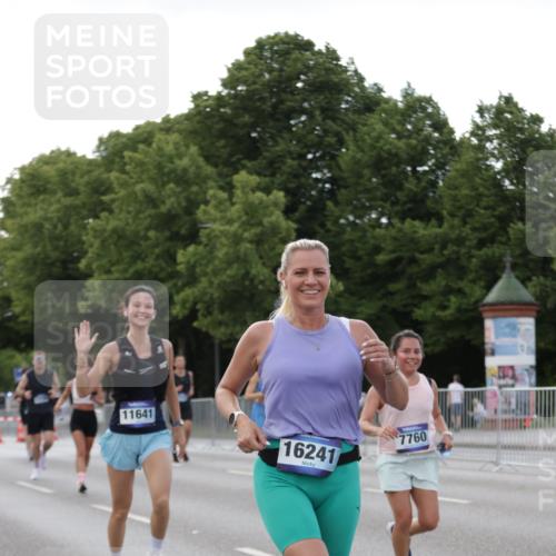 29.06.2025 - hella hamburg halbmarathon Jannik Wohlers http://msf.ph/oto/8142145 29.06.2025 10:07:20 Lombardsbrücke 1079, 1173, 2136, 2190, 2309, 3328, 3922, 4502, 5100, 6918, 7019, 7760, 9071, 9966, 10212, 10703, 11114, 11394, 11641, 12378, 12789, 16241, 16539, 16915, 18270, 18721, 19134 meine-sportfotos.de