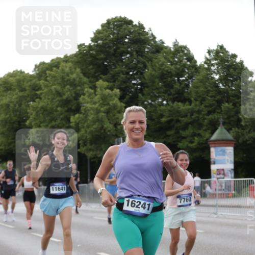 29.06.2025 - hella hamburg halbmarathon Jannik Wohlers http://msf.ph/oto/8142150 29.06.2025 10:07:20 Lombardsbrücke 1079, 1173, 2136, 2190, 2309, 3328, 3922, 4502, 5100, 6918, 7019, 7760, 9071, 9966, 10212, 10703, 11114, 11394, 11641, 12378, 12789, 16241, 16539, 16915, 18270, 18721, 19134 meine-sportfotos.de