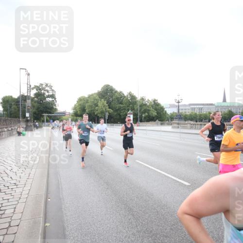 29.06.2025 - hella hamburg halbmarathon Jannik Wohlers http://msf.ph/oto/8142153 29.06.2025 09:45:22 Lombardsbrücke 1686, 1707, 2689, 4679, 5187, 5550, 6878, 7880, 7965, 8190, 10017, 10270, 10484, 10876, 11120, 12232, 12308, 12691, 13066, 13167, 13343, 13618, 13686, 14466, 14549, 14622, 15507, 15826, 15887, 16712, 16724, 16755, 17117, 17151, 17191, 17197, 18135, 18177 meine-sportfotos.de