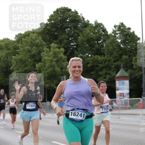 29.06.2025 - hella hamburg halbmarathon Jannik Wohlers http://msf.ph/oto/8142156 29.06.2025 10:07:21 Lombardsbrücke 1079, 1173, 2136, 2190, 2309, 3328, 3922, 4502, 5100, 6918, 7019, 7760, 9071, 9966, 10212, 10703, 11114, 11394, 11641, 12378, 12789, 16241, 16539, 16915, 18270, 18721, 19134 meine-sportfotos.de