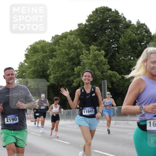 29.06.2025 - hella hamburg halbmarathon Jannik Wohlers http://msf.ph/oto/8142161 29.06.2025 10:07:21 Lombardsbrücke 1079, 1173, 2136, 2190, 2309, 3328, 3922, 4502, 5100, 6918, 7019, 7760, 9071, 9966, 10212, 10703, 11114, 11394, 11641, 12378, 12789, 16241, 16539, 16915, 18270, 18721, 19134 meine-sportfotos.de
