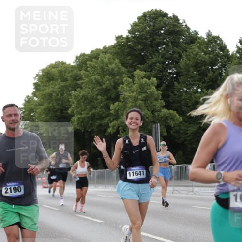 29.06.2025 - hella hamburg halbmarathon Jannik Wohlers http://msf.ph/oto/8142166 29.06.2025 10:07:21 Lombardsbrücke 1079, 1173, 2136, 2190, 2309, 3328, 3922, 4502, 5100, 6918, 7019, 7760, 9071, 9966, 10212, 10703, 11114, 11394, 11641, 12378, 12789, 16241, 16539, 16915, 18270, 18721, 19134 meine-sportfotos.de