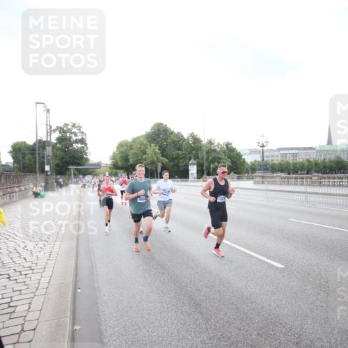 29.06.2025 - hella hamburg halbmarathon Jannik Wohlers http://msf.ph/oto/8142178 29.06.2025 09:45:22 Lombardsbrücke 1686, 1707, 2689, 4679, 5187, 5550, 6878, 7880, 7965, 8190, 10017, 10270, 10484, 10876, 11120, 12232, 12308, 12691, 13066, 13167, 13343, 13618, 13686, 14466, 14549, 14622, 15507, 15826, 15887, 16712, 16724, 16755, 17117, 17151, 17191, 17197, 18135, 18177 meine-sportfotos.de