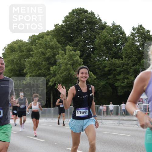 29.06.2025 - hella hamburg halbmarathon Jannik Wohlers http://msf.ph/oto/8142188 29.06.2025 10:07:21 Lombardsbrücke 1079, 1173, 2136, 2190, 2309, 3328, 3922, 4502, 5100, 6918, 7019, 7760, 9071, 9966, 10212, 10703, 11114, 11394, 11641, 12378, 12789, 16241, 16539, 16915, 18270, 18721, 19134 meine-sportfotos.de