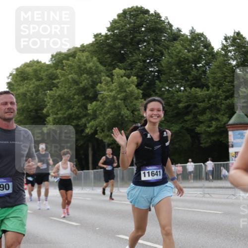 29.06.2025 - hella hamburg halbmarathon Jannik Wohlers http://msf.ph/oto/8142193 29.06.2025 10:07:21 Lombardsbrücke 1079, 1173, 2136, 2190, 2309, 3328, 3922, 4502, 5100, 6918, 7019, 7760, 9071, 9966, 10212, 10703, 11114, 11394, 11641, 12378, 12789, 16241, 16539, 16915, 18270, 18721, 19134 meine-sportfotos.de