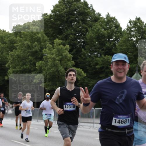 29.06.2025 - hella hamburg halbmarathon Jannik Wohlers http://msf.ph/oto/8142196 29.06.2025 10:44:22 Lombardsbrücke 1273, 1629, 1924, 2674, 3570, 4215, 4275, 4968, 5355, 6841, 6888, 8582, 9036, 9084, 9085, 9331, 9333, 9397, 9536, 10668, 11272, 12318, 13039, 13261, 14325, 14350, 14681, 15809, 16101, 16494, 16577, 17372, 18454, 18459, 19133 meine-sportfotos.de