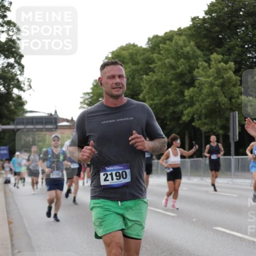 29.06.2025 - hella hamburg halbmarathon Jannik Wohlers http://msf.ph/oto/8142202 29.06.2025 10:07:22 Lombardsbrücke 1079, 1173, 2136, 2190, 2309, 3328, 3922, 4228, 4502, 4864, 5100, 6918, 7019, 7760, 9071, 9966, 10212, 10703, 11114, 11394, 11641, 12378, 12789, 13458, 16241, 16539, 16915, 18270, 18721, 19134 meine-sportfotos.de