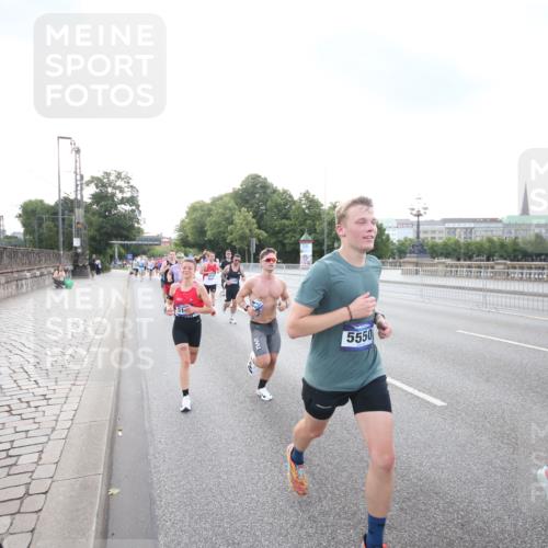 29.06.2025 - hella hamburg halbmarathon Jannik Wohlers http://msf.ph/oto/8142213 29.06.2025 09:45:23 Lombardsbrücke 1080, 1686, 1707, 1894, 2689, 4679, 5187, 5550, 6878, 7880, 7965, 8190, 10017, 10270, 10484, 10876, 11120, 12232, 12308, 12691, 13066, 13167, 13343, 13618, 13686, 13754, 14167, 14466, 14549, 14622, 15507, 15826, 15887, 16712, 16724, 16755, 17117, 17151, 17191, 17197, 18135, 18177 meine-sportfotos.de