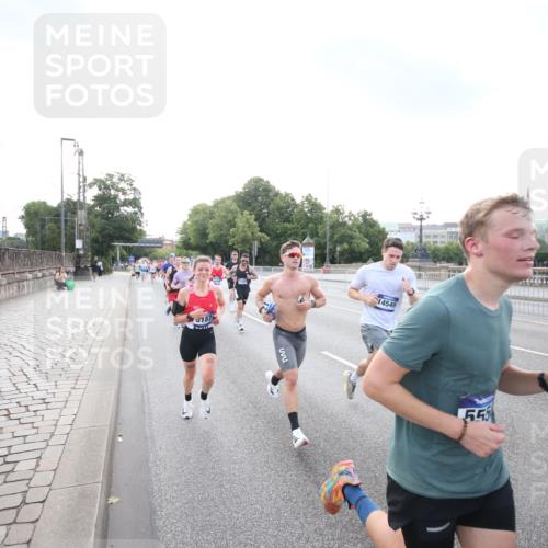 29.06.2025 - hella hamburg halbmarathon Jannik Wohlers http://msf.ph/oto/8142225 29.06.2025 09:45:23 Lombardsbrücke 1080, 1686, 1707, 1894, 2689, 4679, 5187, 5550, 6878, 7880, 7965, 8190, 10017, 10270, 10484, 10876, 11120, 12232, 12308, 12691, 13066, 13167, 13343, 13618, 13686, 13754, 14167, 14466, 14549, 14622, 15507, 15826, 15887, 16712, 16724, 16755, 17117, 17151, 17191, 17197, 18135, 18177 meine-sportfotos.de