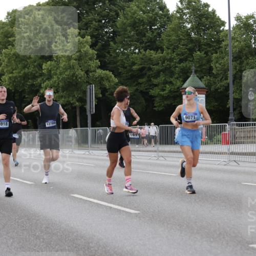 29.06.2025 - hella hamburg halbmarathon Jannik Wohlers http://msf.ph/oto/8142226 29.06.2025 10:07:23 Lombardsbrücke 1079, 1173, 2136, 2190, 2309, 3328, 4228, 4502, 4864, 5100, 6918, 7019, 7760, 9071, 9966, 10212, 10703, 11114, 11394, 11641, 12378, 12789, 13458, 16241, 16539, 16915, 18270, 18531, 18721, 19134 meine-sportfotos.de