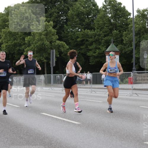 29.06.2025 - hella hamburg halbmarathon Jannik Wohlers http://msf.ph/oto/8142229 29.06.2025 10:07:24 Lombardsbrücke 1079, 1173, 2136, 2190, 2309, 3328, 4228, 4502, 4864, 5100, 5287, 6918, 7760, 9071, 9966, 10212, 10703, 11114, 11394, 11641, 12378, 12789, 13458, 16241, 16539, 16915, 18270, 18531, 18721, 19134 meine-sportfotos.de