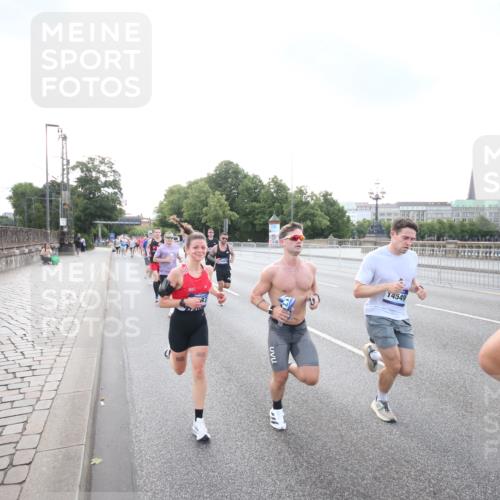 29.06.2025 - hella hamburg halbmarathon Jannik Wohlers http://msf.ph/oto/8142238 29.06.2025 09:45:23 Lombardsbrücke 1080, 1686, 1707, 1894, 2689, 4679, 5187, 5550, 6878, 7880, 7965, 8190, 10017, 10270, 10484, 10876, 11120, 12232, 12308, 12691, 13066, 13167, 13343, 13618, 13686, 13754, 14167, 14466, 14549, 14622, 15507, 15826, 15887, 16712, 16724, 16755, 17117, 17151, 17191, 17197, 18135, 18177 meine-sportfotos.de