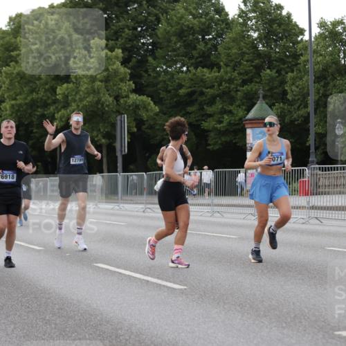 29.06.2025 - hella hamburg halbmarathon Jannik Wohlers http://msf.ph/oto/8142239 29.06.2025 10:07:24 Lombardsbrücke 1079, 1173, 2136, 2190, 2309, 3328, 4228, 4502, 4864, 5100, 5287, 6918, 7760, 9071, 9966, 10212, 10703, 11114, 11394, 11641, 12378, 12789, 13458, 16241, 16539, 16915, 18270, 18531, 18721, 19134 meine-sportfotos.de