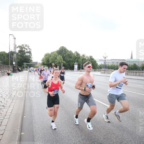 29.06.2025 - hella hamburg halbmarathon Jannik Wohlers http://msf.ph/oto/8142244 29.06.2025 09:45:23 Lombardsbrücke 1080, 1686, 1707, 1894, 2689, 4679, 5187, 5550, 6878, 7880, 7965, 8190, 10017, 10270, 10484, 10876, 11120, 12232, 12308, 12691, 13066, 13167, 13343, 13618, 13686, 13754, 14167, 14466, 14549, 14622, 15507, 15826, 15887, 16712, 16724, 16755, 17117, 17151, 17191, 17197, 18135, 18177 meine-sportfotos.de